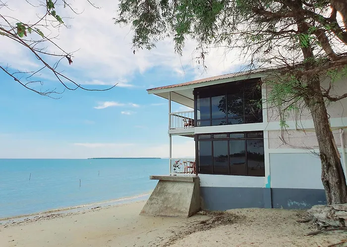 Casita Del Mar Palawan - Beachfront Room